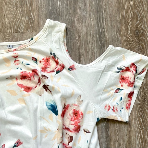 NWOT Cold shoulder floral knot front top - Picture 2 of 8